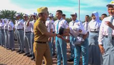 Sekda Kabupaten Madiun Sigit Budiarto memberikan selamat dan menyemangati 76 pelajar pilihan Kabupaten Madiun yang akan menjalani penggemblengan