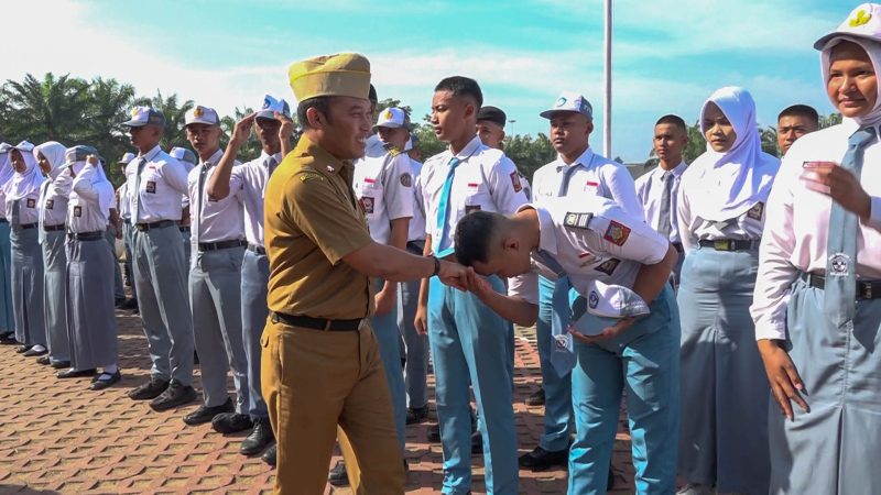 Sekda Kabupaten Madiun Sigit Budiarto memberikan selamat dan menyemangati 76 pelajar pilihan Kabupaten Madiun yang akan menjalani penggemblengan
