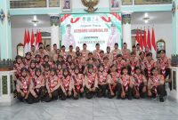Bupati Hari Wuryanto didampingi Wakil Bupati dr. Purnomo Hadi melepas Kontingen Pramuka Kabupaten Madiun menuju Jamnas XII 2026 Cibubur di Pendopo Muda Graha, Selasa (11/8/2026) sore. Foto : istimewa