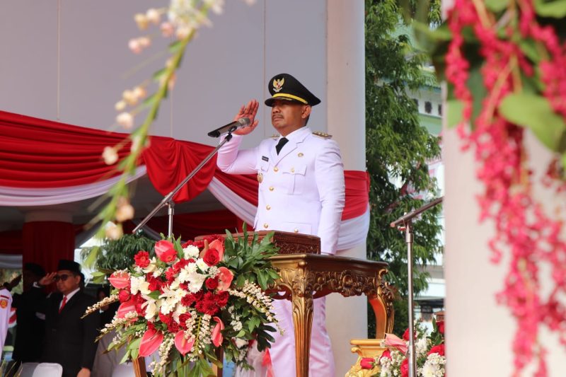 Bupati Ngawi Ony Anwar Harsono pimpin upacara peringatan HUT ke 81 Kemerdekaan Republik Indonesia di Alun-alun Merdeka Ngawi, Senin (17/8/2026). Foto : Istimewa