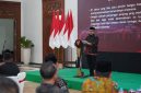 Bupati Madiun Hari Wuryanto menyampaikan apresiasi kepada anggota Paskibraka Kabupaten Madiun yang telah sukses bertugas dalam upacara peringatan HUT ke 81 Kemerdekaan RI 