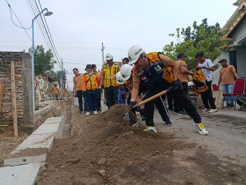 Proyek drainase di Desa Teguhan saat Bahana Bersahaja, Kamis (20/8/2026) 