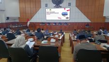 Bupati Madiun Hari Wuryanto menyampaikan rancangan Perubahan APBD 2026 dalam rapat paripurna DPRD Kabupaten Madiun, Senin (24/8/2026).