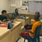 Penyidik Satreskrim Polres Madiun memeriksa dua tersangka yang gasak Liontin senilai Rp 8 jutaan. Foto : Istimewa 