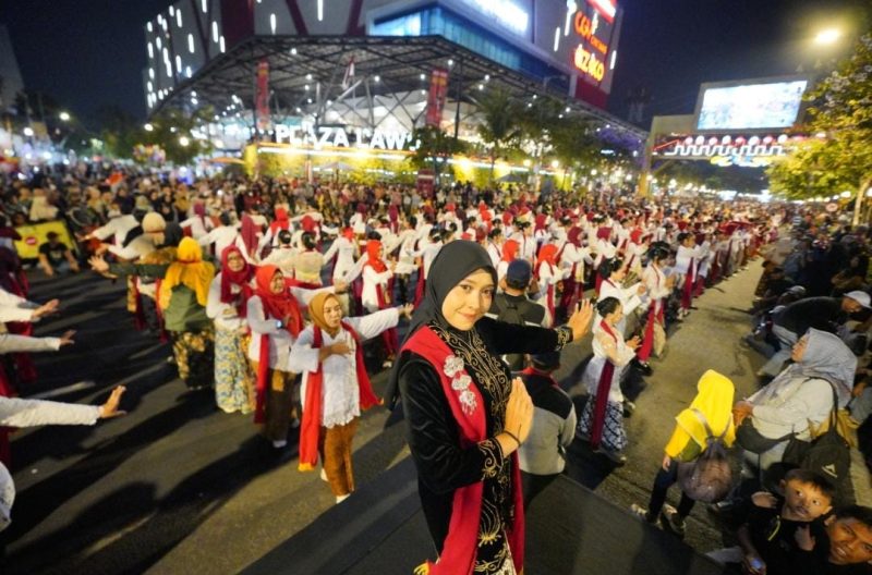 5 ribu warga menari serempak di Kota Madiun, Sabtu (29/6/2026) malam. Foto-foto : istimewa