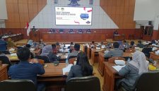 Bupati Madiun sampaikan jawaban atas PU Fraksi dalam Rapat Paripurna DPRD Kabupaten Madiun, Senin (31/8/2026).