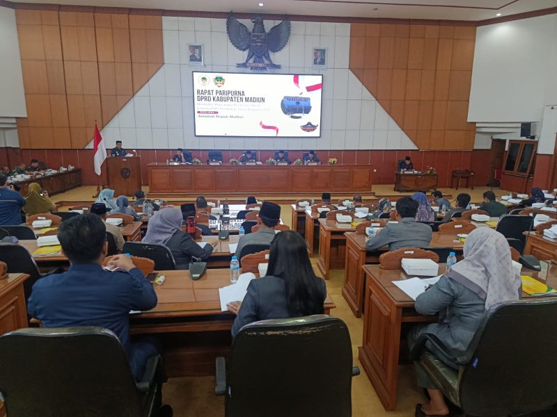 Bupati Madiun sampaikan jawaban atas PU Fraksi dalam Rapat Paripurna DPRD Kabupaten Madiun, Senin (31/8/2026).