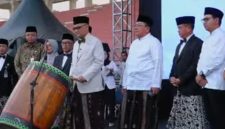Menteri Haji dan Umrah, Mochamad Irfan Yusuf, resmi membuka Expo UMKM dan Ekosistem Haji dan Umrah 2026 sekaligus Kick Off manasik haji di Stadion Wilis, Kota Madiun, Jumat (25/9/2026)