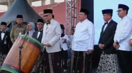 Menteri Haji dan Umrah, Mochamad Irfan Yusuf, resmi membuka Expo UMKM dan Ekosistem Haji dan Umrah 2026 sekaligus Kick Off manasik haji di Stadion Wilis, Kota Madiun, Jumat (25/9/2026)