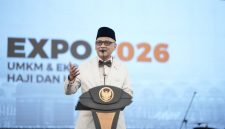 Menteri Haji dan Umrah (Menhaj) Republik Indonesia Mochamad Irfan Yusuf saat membuka Kick Off Manasik Haji Akbar Nasional 2026 di Stadion Wilis, Kota Madiun, Jumat (25/9/2026)