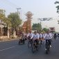 Dua tahun kinerja DPRD Kota Madiun, jajaran legislatif bersama unsur pemerintah daerah dan elemen masyarakat gowes keliling kota, Sabtu (10/10/2026).