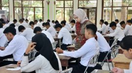 Suasana pelaksanaan tes psikologi rekrutmen eksternal 2026 untuk pelamar tingkat SLTA, D3, dan D4/S1 di Grha Wana Java Perhutani, Madiun, Selasa (20/10/2026).