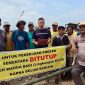 Puluhan warga Desa Bagi, Kabupaten Madiun menutup akses menuju lokasi proyek pabrik sepatu, Minggu (25/10/2026) 