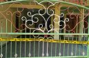 Salah satu rumah yang diduga menjadi lokasi eksekusi oleh pelaku dipasang garis polisi. 