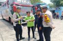 Satlantas Polres Madiun menggelar ramp check terhadap bus di Terminal Bus Purboyo, Kota Madiun, Kamis (29/10/2026).